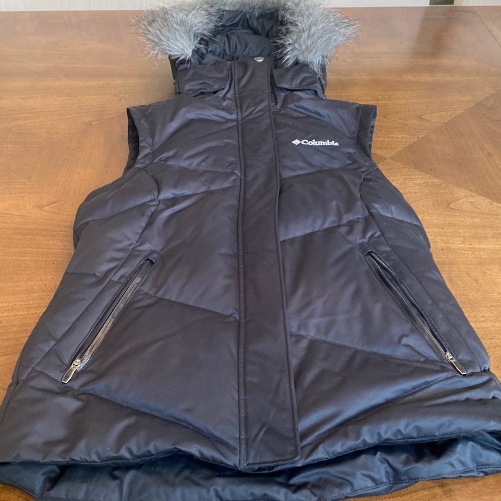 Columbia fur hooded vest Small